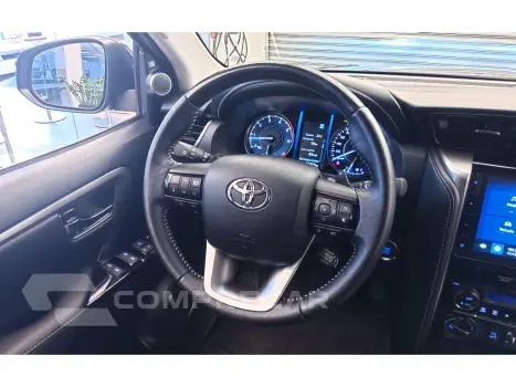 HILUX SW4 2.8 D-4D TURBO DIESEL SRX 7L 4X4 AUTOMÁTICO