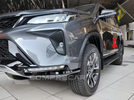 HILUX SW4 2.8 D-4D TURBO DIESEL DIAMOND 7L 4X4 AUTOMÁTICO