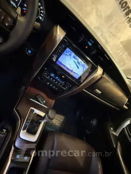 Hilux SW4 2.8 16V 4P SRX PLATINUM 4X4 7 LUGARES TURBO DIESEL