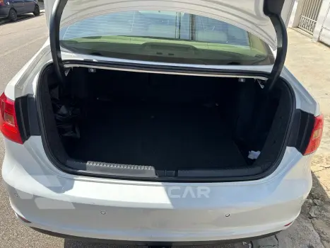 Jetta 2.0 4P FLEX COMFORTLINE TIPTRONIC AUTOMÁTICO