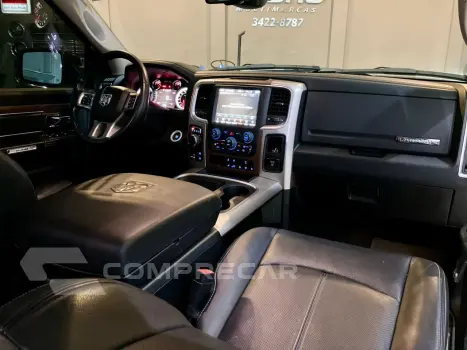 1500 5.7 V8 CLASSIC LARAMIE CABINE DUPLA 4X4 AUTOMÁTICO