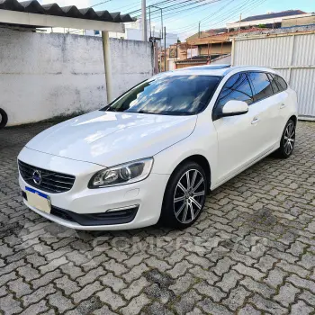 Volvo V60 2.0 T4 Momentum 4 portas