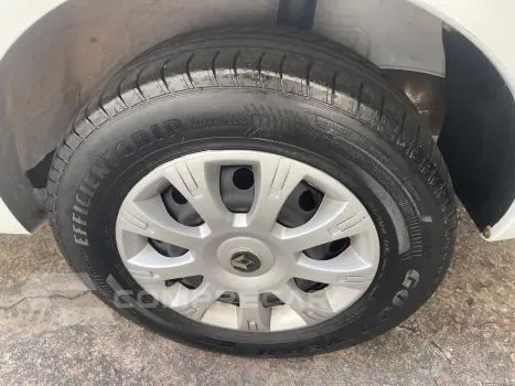 LOGAN 1.0 12V SCE Expression