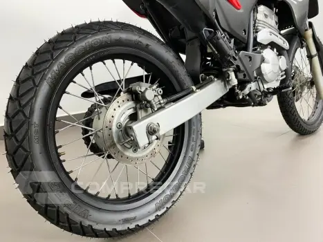 HONDA XRE 300 - PRETO E VERMELHO