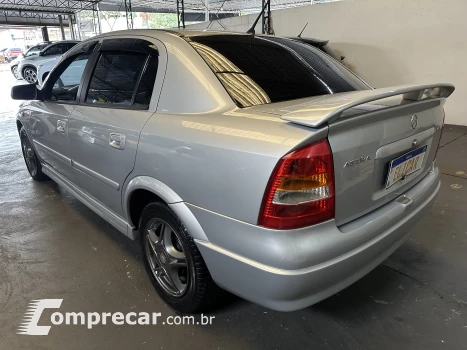 ASTRA 1.8 MPFI GL Sedan 8V