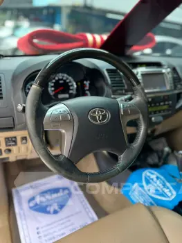 Hilux SW4 SRV D4-D 4x4 3.0 TDI Dies. Aut