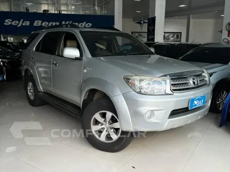 HILUX SW4 2.7 SR 4X2 7 LUGARES 16V GASOLINA 4P AU