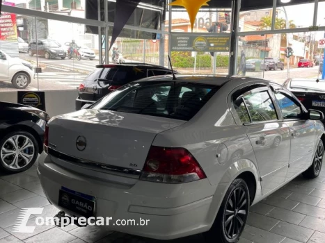 VECTRA SEDAN - 2.0 MPFI EXPRESSION 8V 4P MANUAL