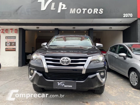 Toyota HILUX SW4 2.8 D-4d Turbo SRX Platinum 7L 4X4 4 portas
