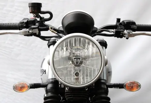TRIUMPH STREET TWIN