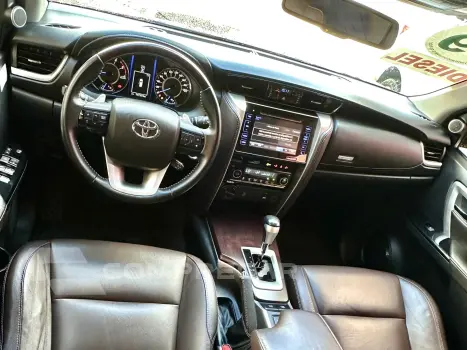 HILUX SW4 2.8 SRX 4X4 16V TURBO INTERCOOLER DIESEL 4P AUTOMÁ