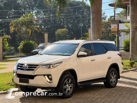 Toyota HILUX SW4 2.7 SRV 7 Lugares 4X2 16V 4 portas
