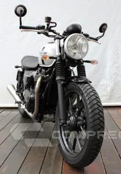TRIUMPH STREET TWIN