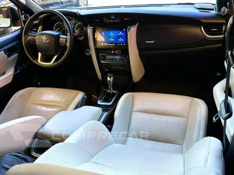 HILUX SW4 2.8 D-4D TURBO DIESEL DIAMOND 7L 4X4 AUTOMÁTICO