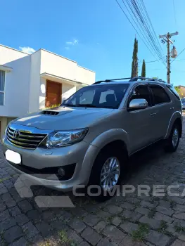 Toyota HILUX 3.0 SRV 4X4 CD 7 Lugares 16V Turbo Intercooler 4 portas