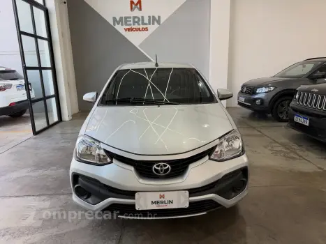 Toyota ETIOS 1.5 XS Sedan 16V 4 portas