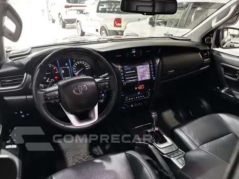 HILUX SW4 2.8 D-4D TURBO DIESEL SRX 7L 4X4 AUTOMÁTICO