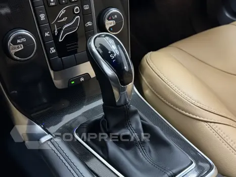 V40 2.0 T4 MOMENTUM GASOLINA 4P AUTOMÁTICO