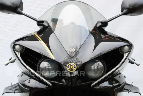 YAMAHA YZF R1