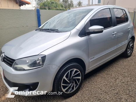 Volkswagen FOX 1.6 MI Highline 8V 4 portas