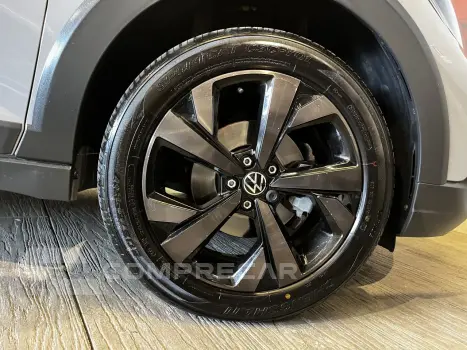 Nivus 1.0 4P FLEX 200 TSI HIGHLINE TURBO AUTOMÁTICO