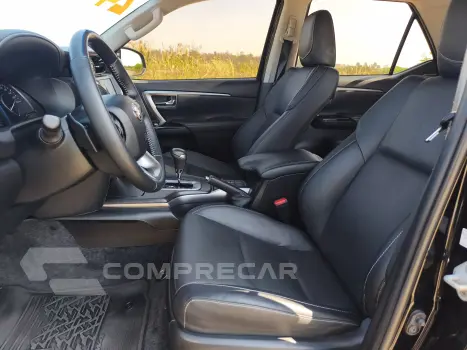 HILUX SW4 2.8 D-4D TURBO DIESEL SRX 4X4 AUTOMÁTICO