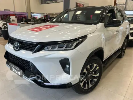 Toyota HILUX SW4 2.8 D-4d Turbo Diamond 7L 4 portas