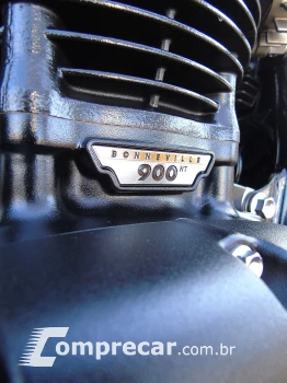 TRIUMPH BONNEVILLE T100 900