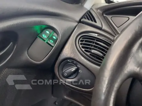 FOCUS HATCH - 1.6 8V 4P MANUAL