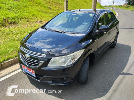 CHEVROLET ONIX 1.0 LT 4 portas