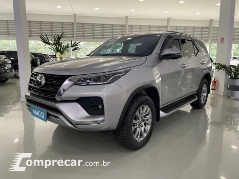 Toyota HILUX SW4 2.8 D-4d Turbo SRX 7L 4X4 4 portas