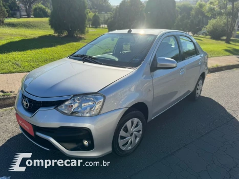 Toyota ETIOS 1.5 XS Sedan 16V 4 portas