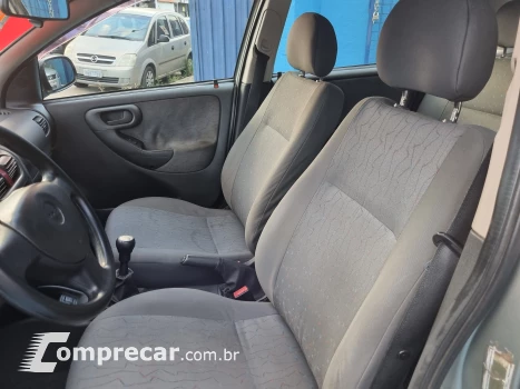 CORSA 1.8 MPFI Maxx Sedan 8V