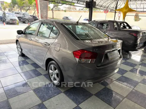 CITY 1.5 DX Sedan 16V