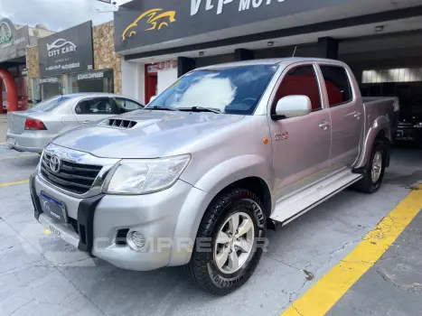 Toyota HILUX 3.0 SR 4X4 CD 8V Turbo 4 portas