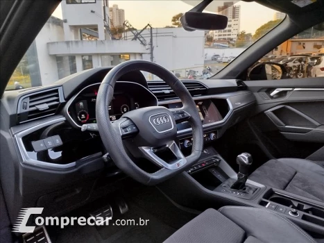 Q3 2.0 40 TFSI Performance Black Quattro