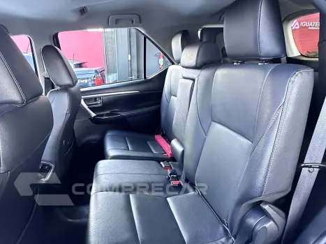 HILUX SW4 2.8 D-4D TURBO DIESEL SRX 7L 4X4 AUTOMÁTICO