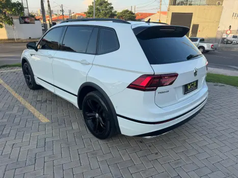 VW Tiguan R-Line 350 2.0 TSI AT 2021