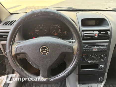 ASTRA 1.8 MPFI Comfort Sedan 8V