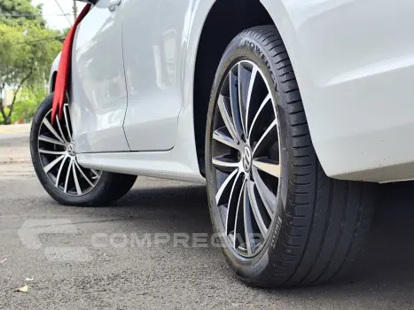 JETTA 2.0 TSI HIGHLINE 211CV GASOLINA 4P TIPTRONIC