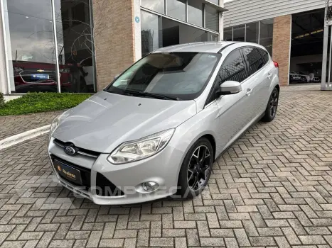 FORD Focus TITANIUM Plus 2.0  Flex 5p Aut. 4 portas