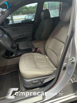 AZERA 3.3 MPFI GLS Sedan V6 24V