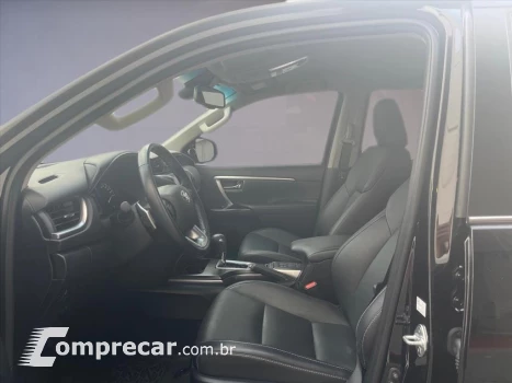 HILUX SW4 2.8 D-4D TURBO DIESEL SRX 7L 4X4 AUTOMÁ