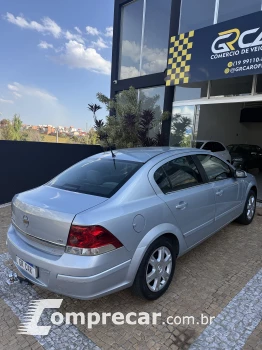 VECTRA 2.0 MPFI Elegance 8V