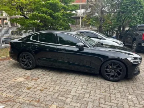 S60 - 2.0 T4 MOMENTUM 4P AUTOMÁTICO