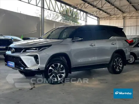 Toyota HILUX SW4 2.8 D-4D TURBO DIESEL SRX PLATINUM 4X4 4 portas