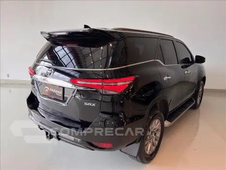 HILUX SW4 2.8 D-4D TURBO DIESEL SRX 7L 4X4 AUTOMÁ