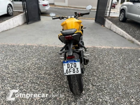 STREET TRIPLE RS