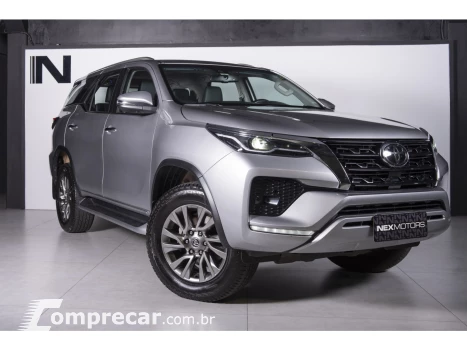 HILUX SW4 2.8 D-4D TURBO DIESEL SRX 7L 4X4 AUTOMÁTICO