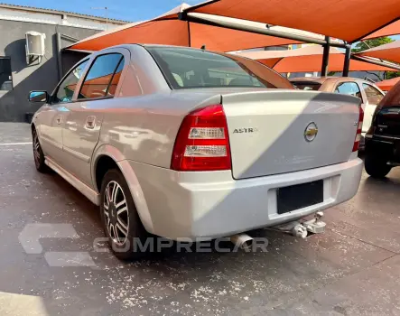ASTRA 2.0 MPFI Advantage Sedan 8V